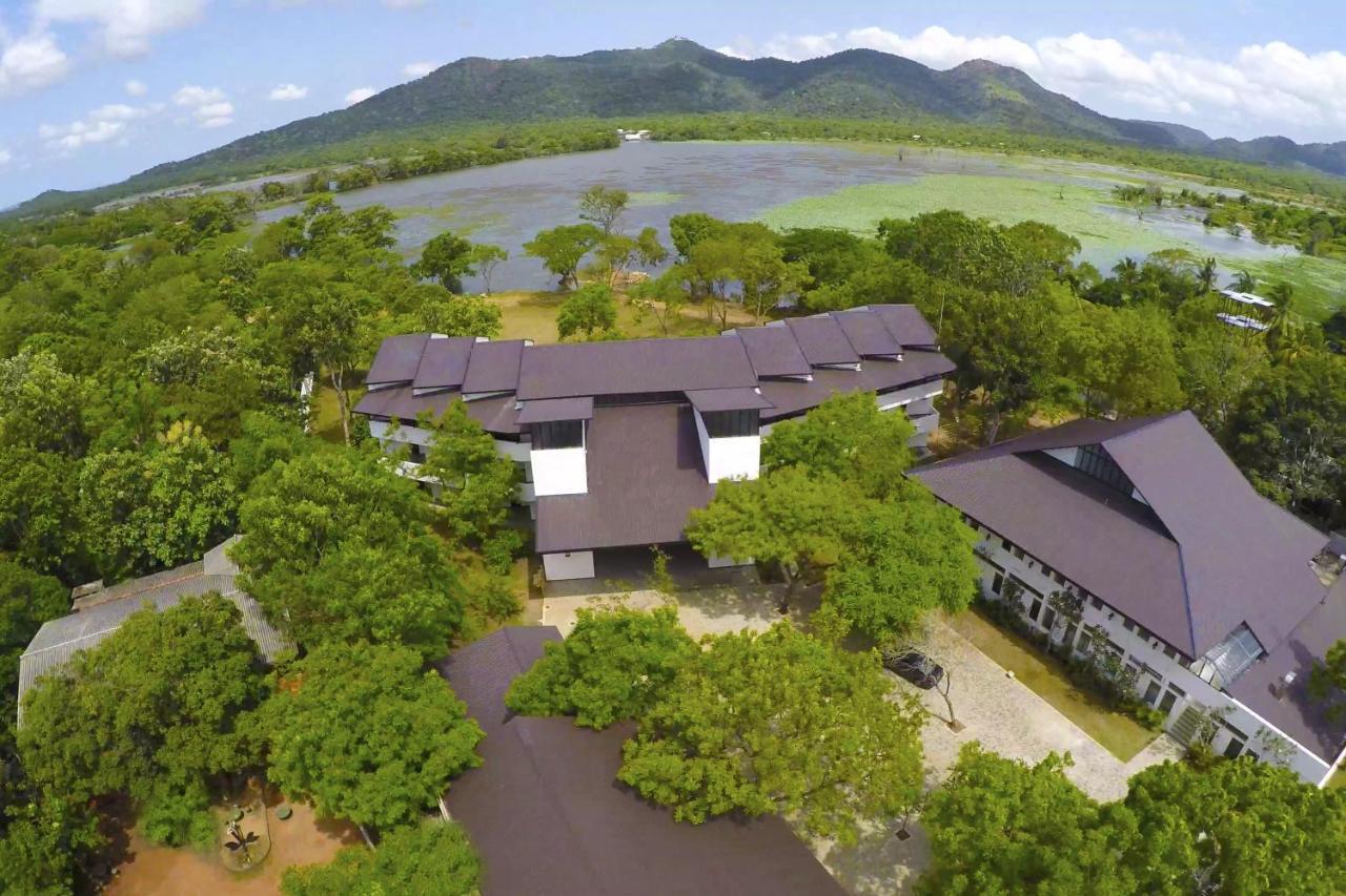 Grand Tamarind Lake Kataragama Bagian luar foto