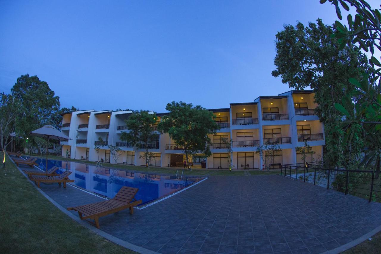 Grand Tamarind Lake Kataragama Bagian luar foto