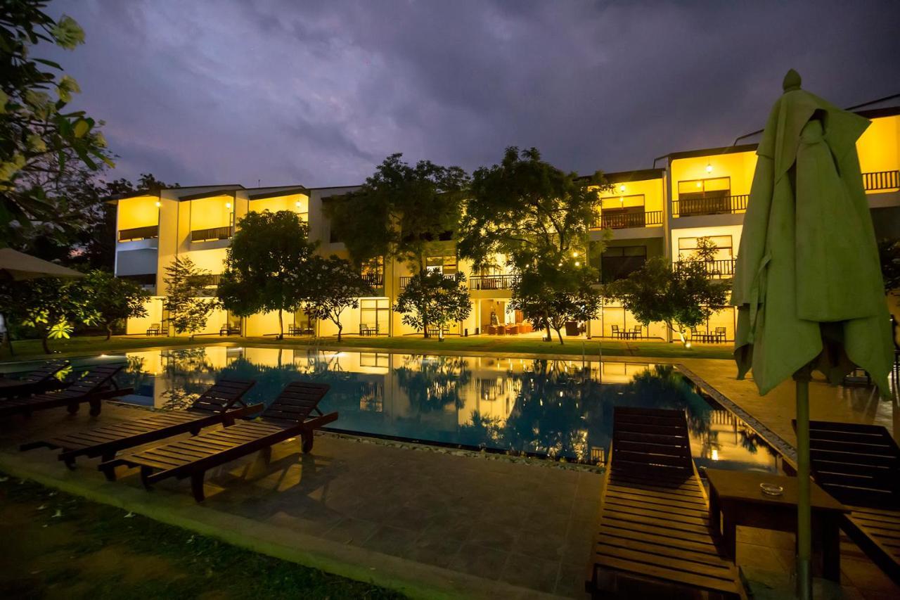 Grand Tamarind Lake Kataragama Bagian luar foto