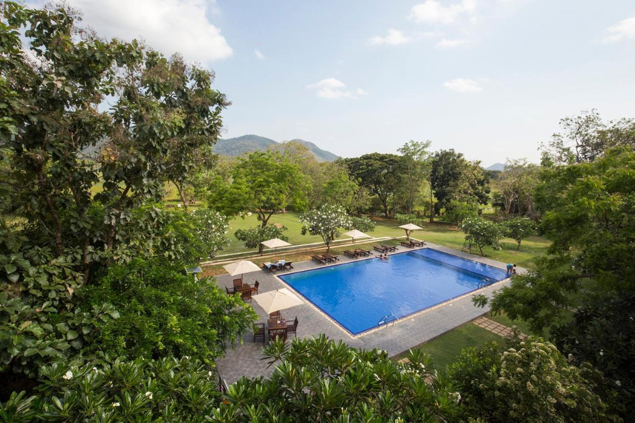 Grand Tamarind Lake Kataragama Bagian luar foto