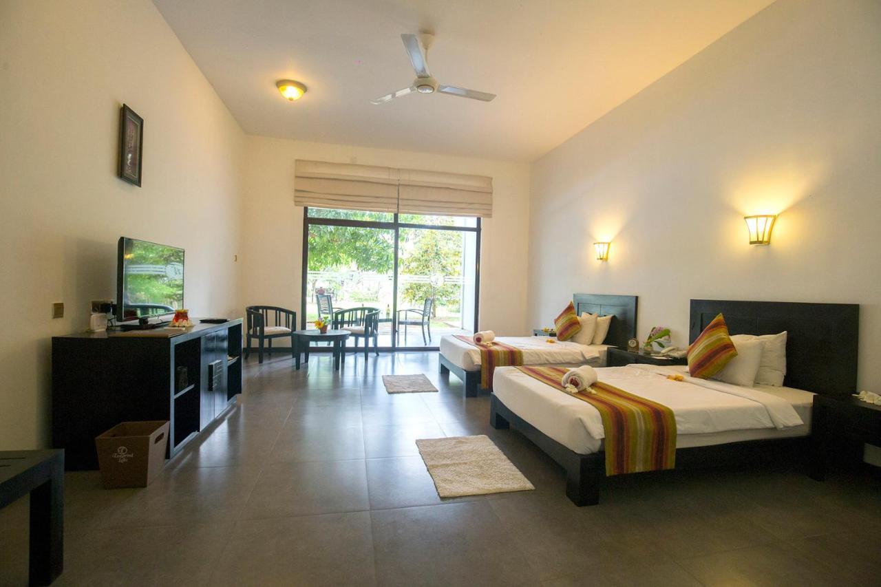 Grand Tamarind Lake Kataragama Bagian luar foto