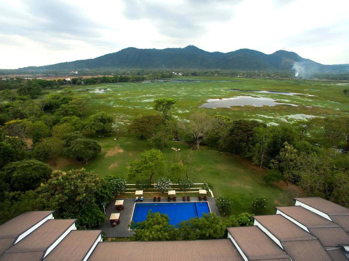 Grand Tamarind Lake Kataragama Bagian luar foto