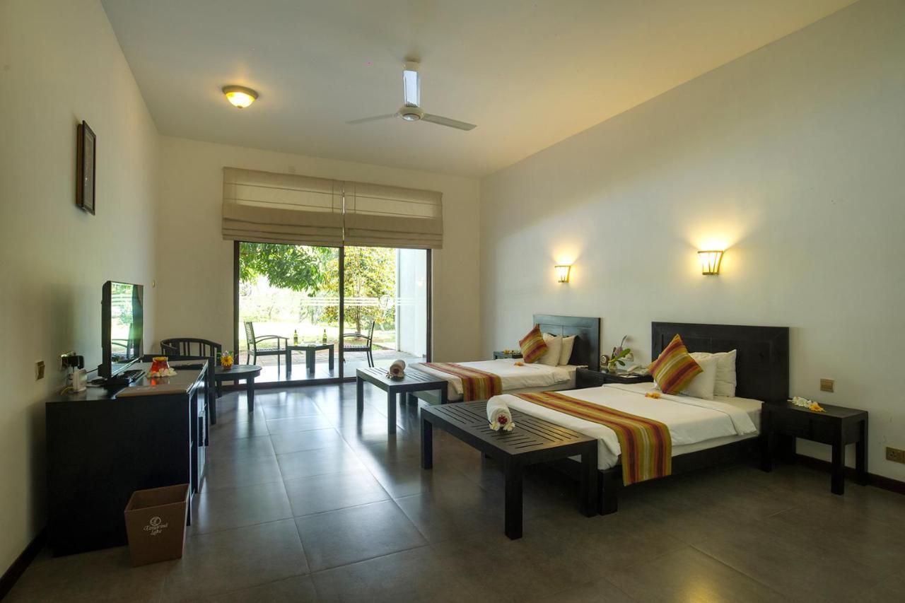 Grand Tamarind Lake Kataragama Bagian luar foto