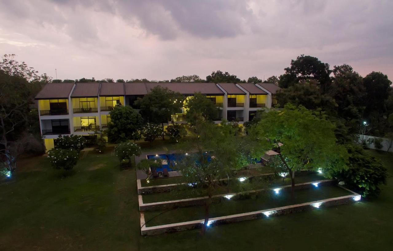 Grand Tamarind Lake Kataragama Bagian luar foto