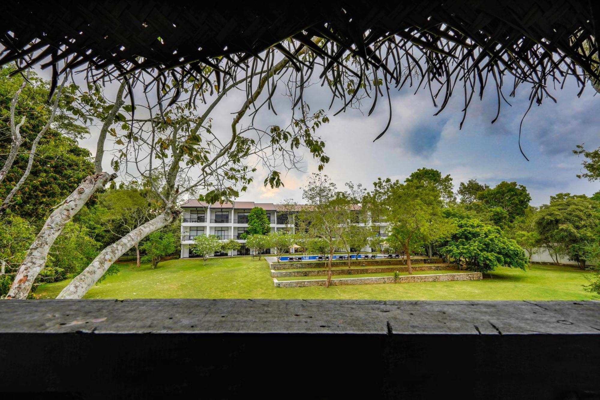Grand Tamarind Lake Kataragama Bagian luar foto